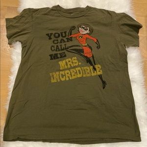 Disney Women’s Mrs. Incredible Shirt Size Large